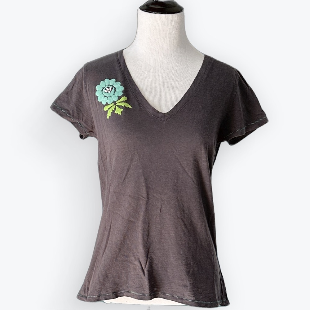 Gray V-Neck Embroidered Floral Tee Short Sleeves Boho Retro Vintage-Inspired ~ M